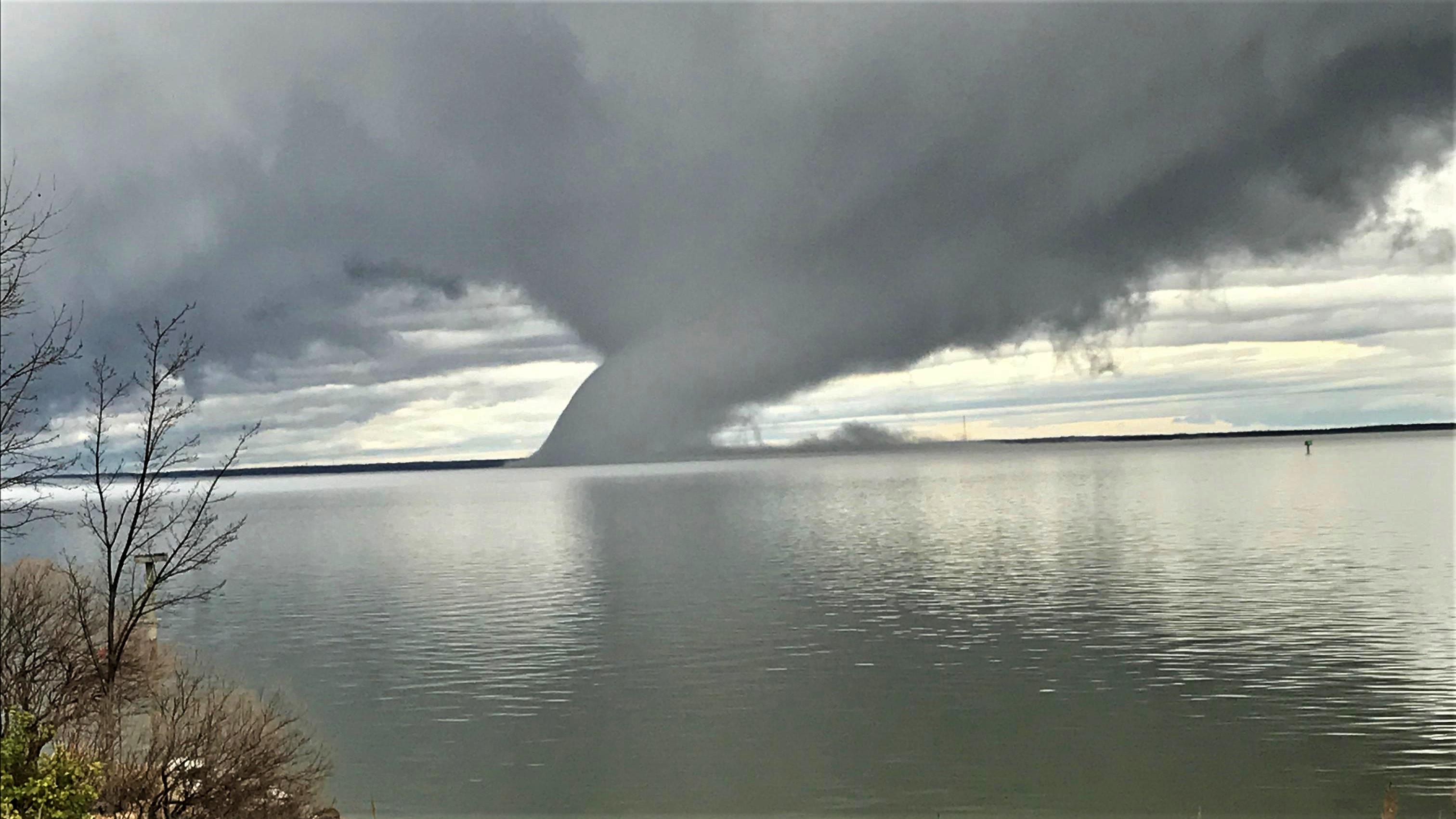 how-waterspouts-formed-over-southern-maryland-on-friday-wusa9